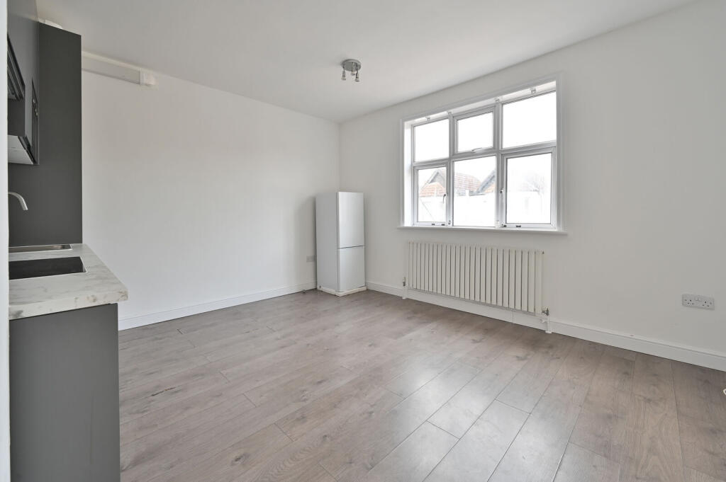 1 bed 1st Floor Flat for rent in Harrow. From Foxtons - Harrow