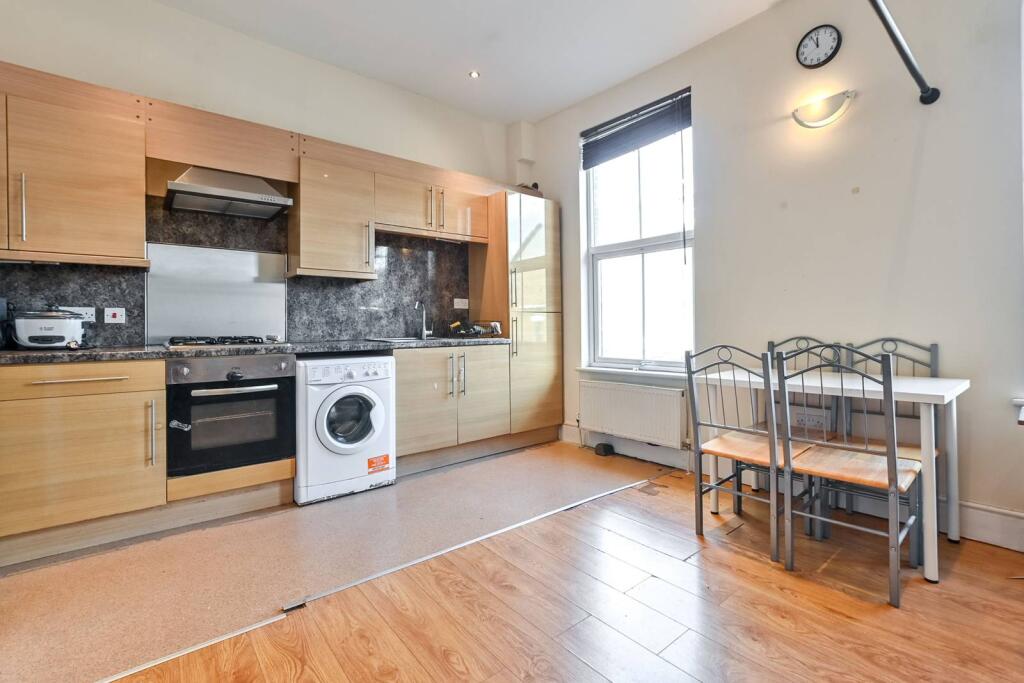 2 bed 1st Floor Flat for rent in London. From Foxtons - Islington