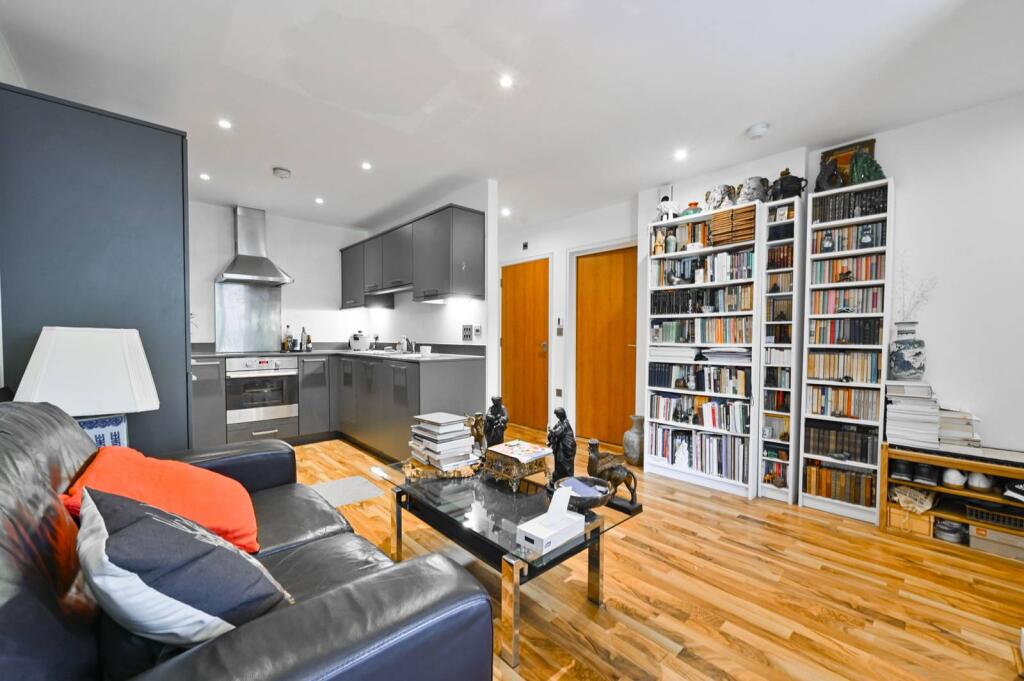 1 bed 1st Floor Flat for rent in London. From Foxtons - Islington