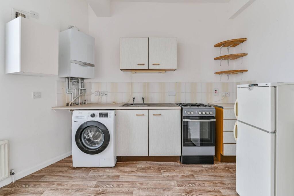 1 bed 1st Floor Flat for rent in London. From Foxtons - Islington