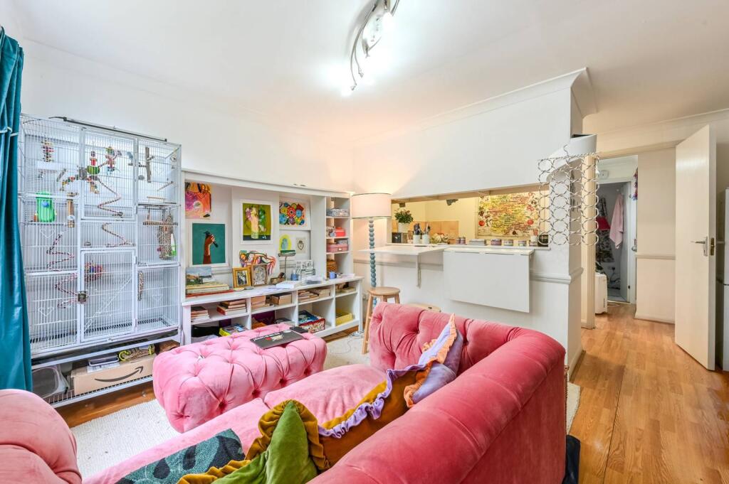 1 bed 1st Floor Flat for rent in London. From Foxtons - Islington