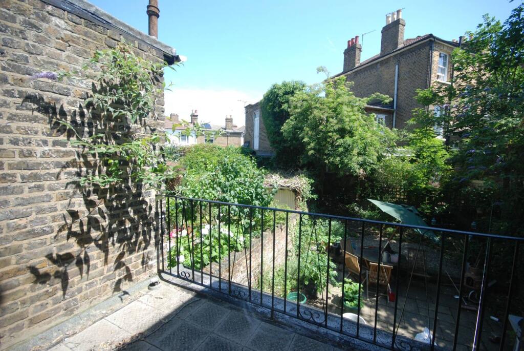 1 bed 1st Floor Flat for rent in London. From Foxtons - Islington