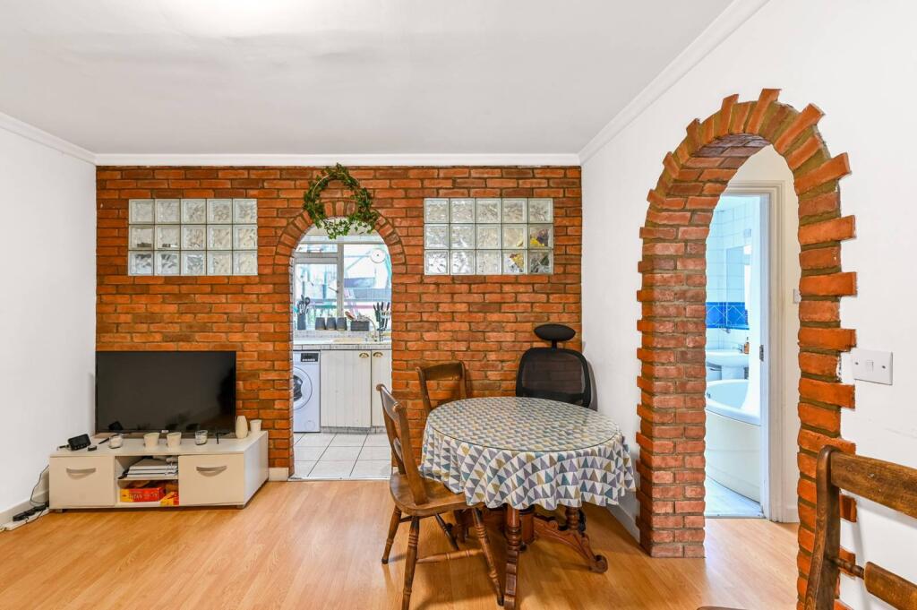 2 bed 1st Floor Flat for rent in London. From Foxtons - Islington