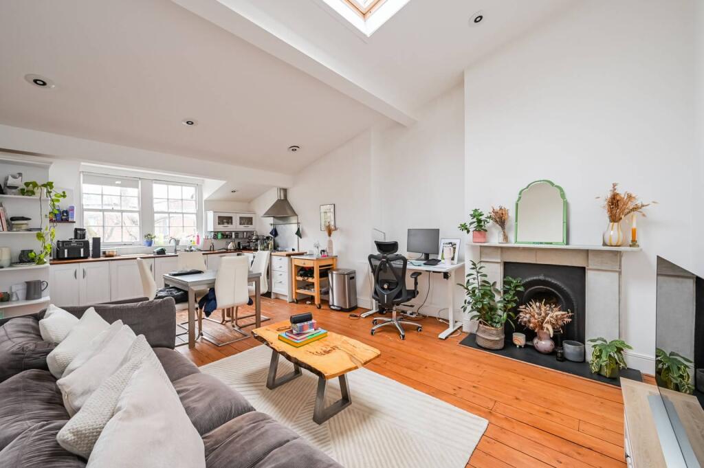 2 bed 1st Floor Flat for rent in London. From Foxtons - Islington