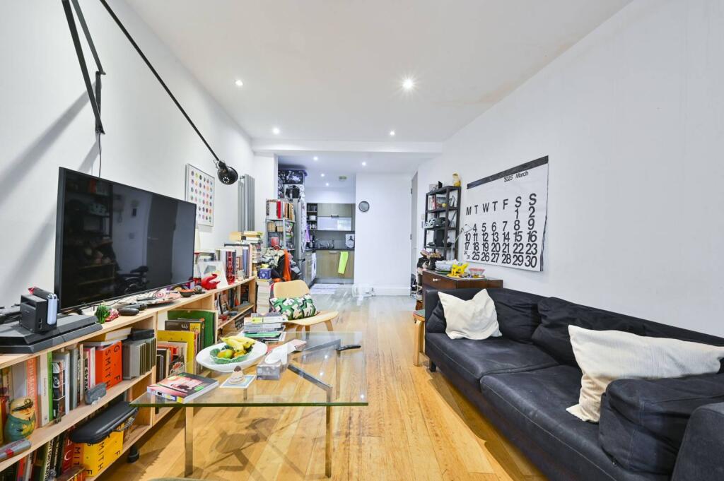 1 bed 1st Floor Flat for rent in London. From Foxtons - Islington