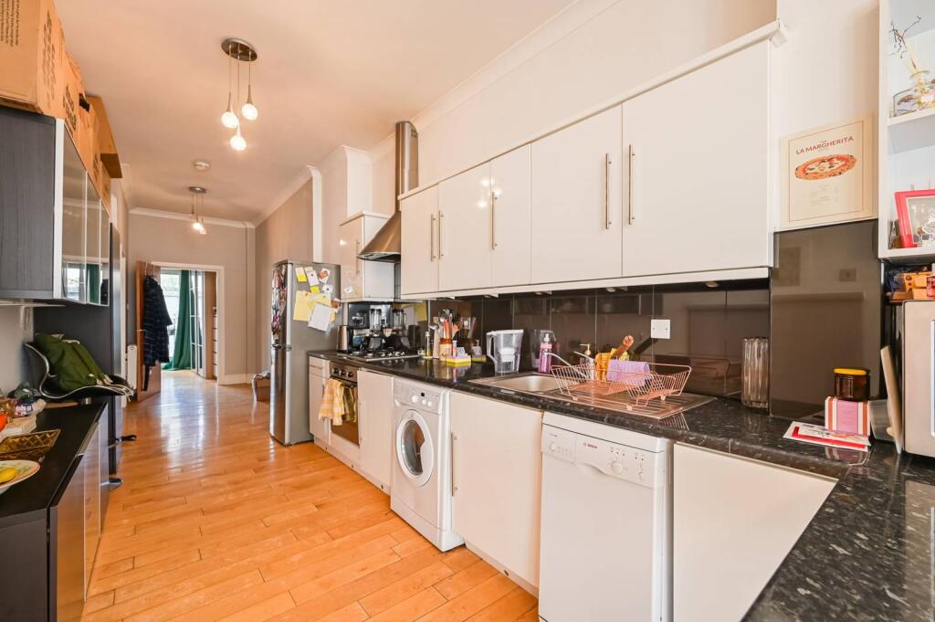 1 bed 1st Floor Flat for rent in London. From Foxtons - Islington