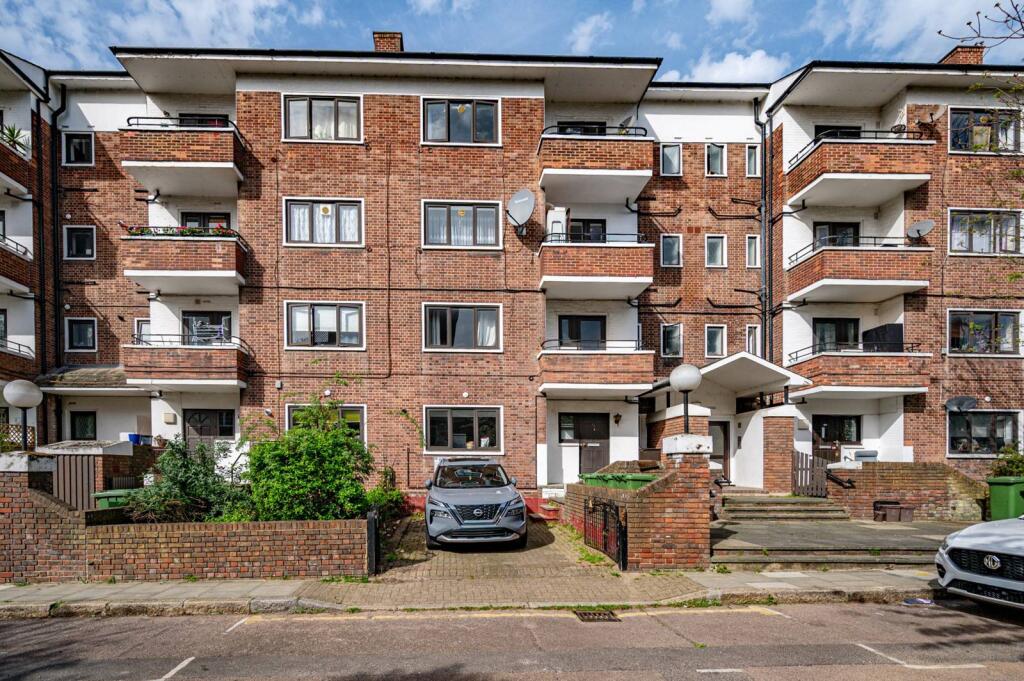 4 bed Mid Terraced House for rent in Islington. From Foxtons - Islington