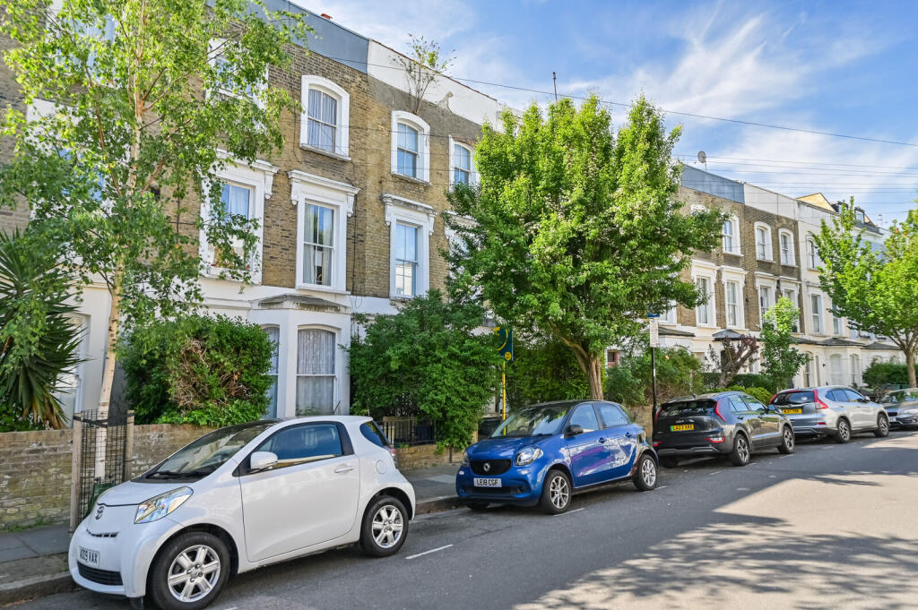 3 bed 1st Floor Flat for rent in Stoke Newington. From Foxtons - Islington