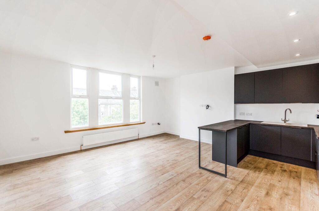 3 bed 1st Floor Flat for rent in London. From Foxtons - Islington
