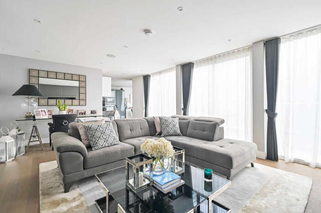 3 bed 1st Floor Flat for rent in Islington. From Foxtons - Islington