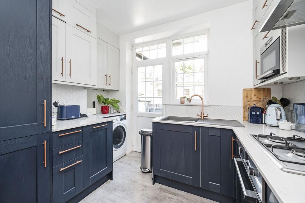 1 bed 1st Floor Flat for rent in London. From Foxtons - Islington