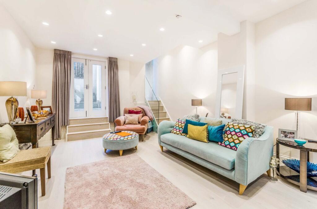 3 bed Detached for rent in London. From Foxtons - Islington