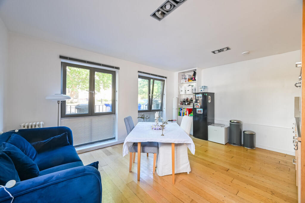 2 bed 1st Floor Flat for rent in Islington. From Foxtons - Islington