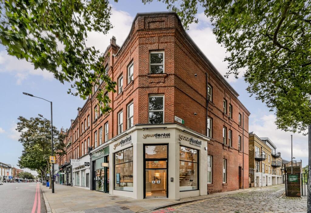 2 bed 1st Floor Flat for rent in Islington. From Foxtons - Islington