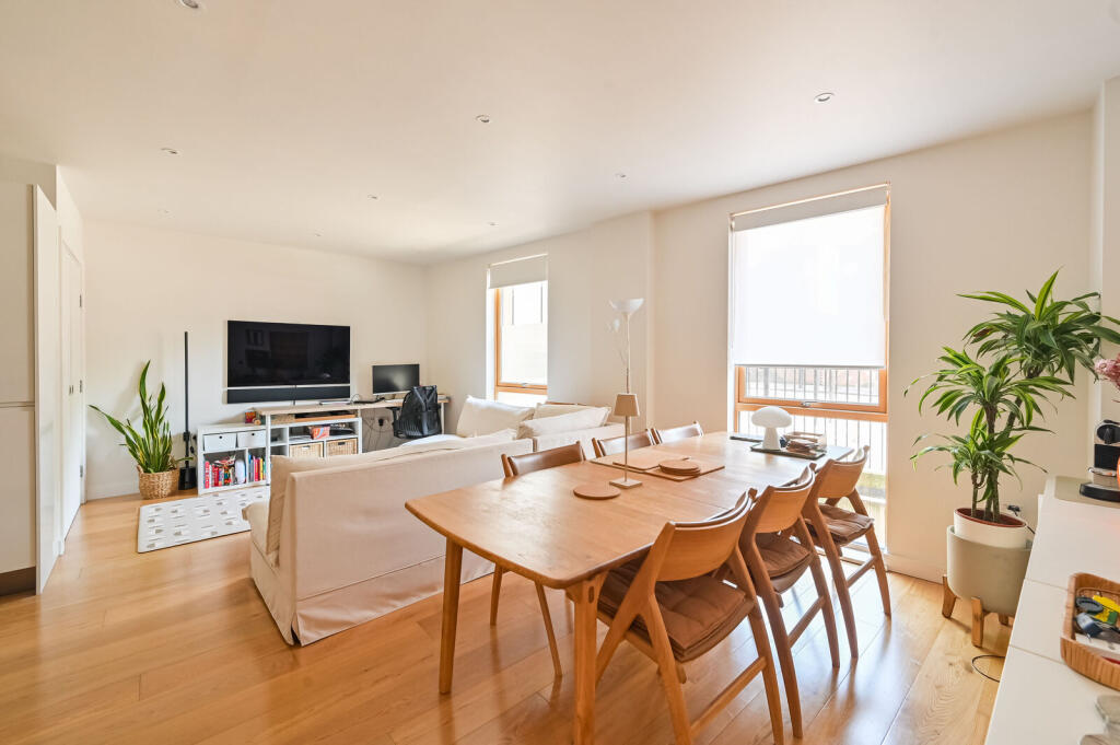 2 bed 1st Floor Flat for rent in Islington. From Foxtons - Islington