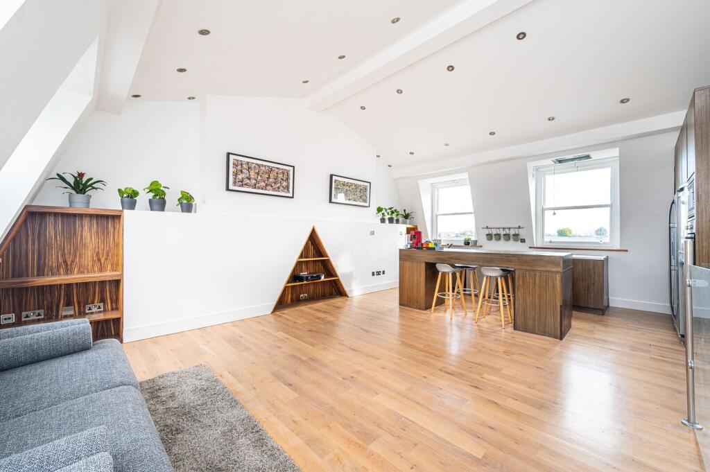 2 bed 1st Floor Flat for rent in Islington. From Foxtons - Islington