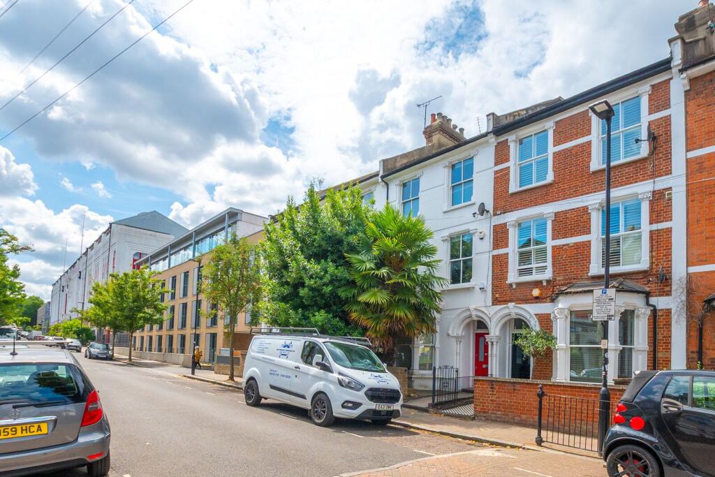 5 bed Semi Detached for rent in London. From Foxtons - Islington