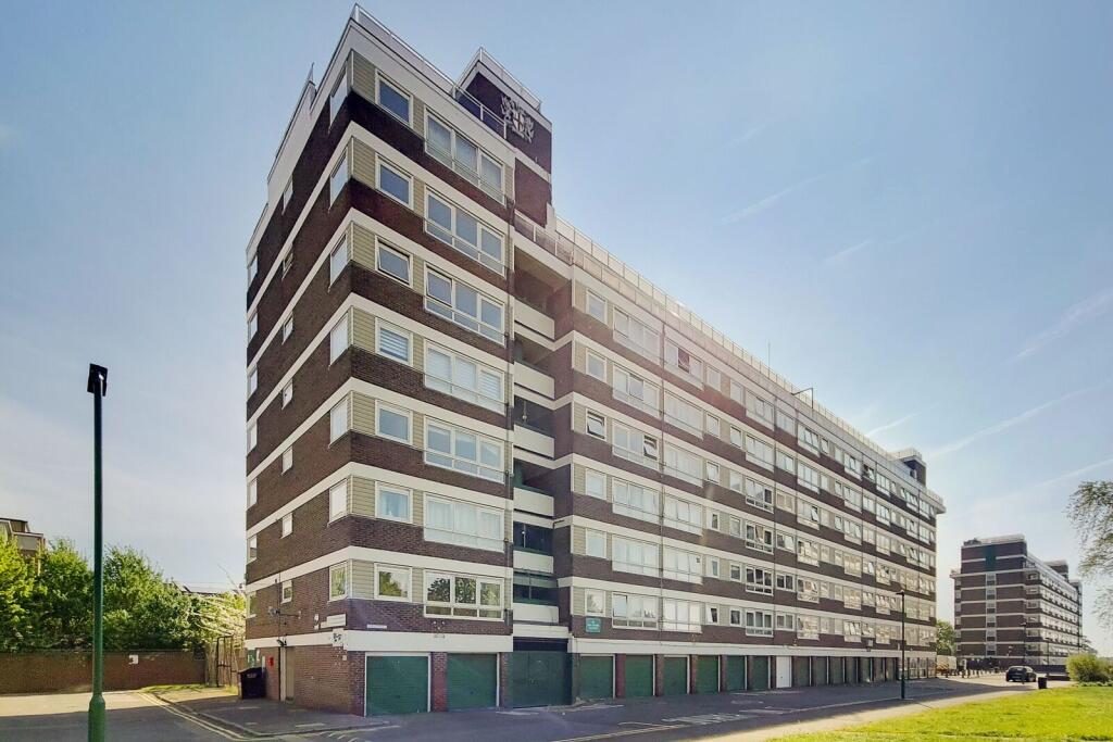 3 bed 1st Floor Flat for rent in Camden Town. From Foxtons - Islington