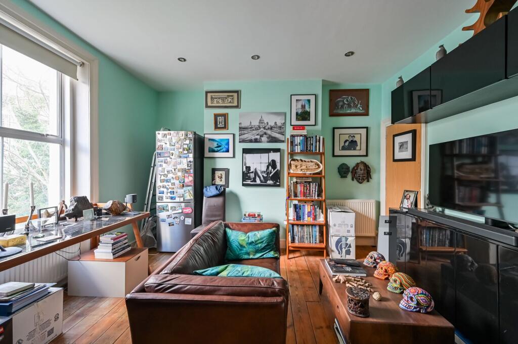 1 bed 1st Floor Flat for rent in Camden Town. From Foxtons - Islington
