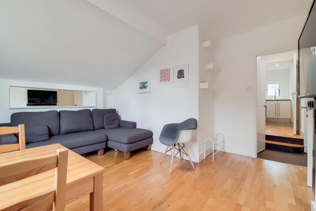 1 bed 1st Floor Flat for rent in Islington. From Foxtons - Islington