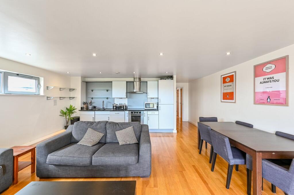 2 bed 1st Floor Flat for rent in Islington. From Foxtons - Islington