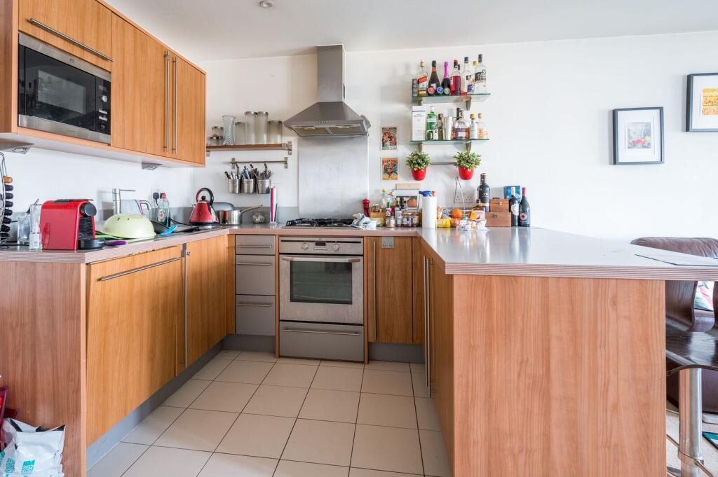 2 bed 1st Floor Flat for rent in Islington. From Foxtons - Islington