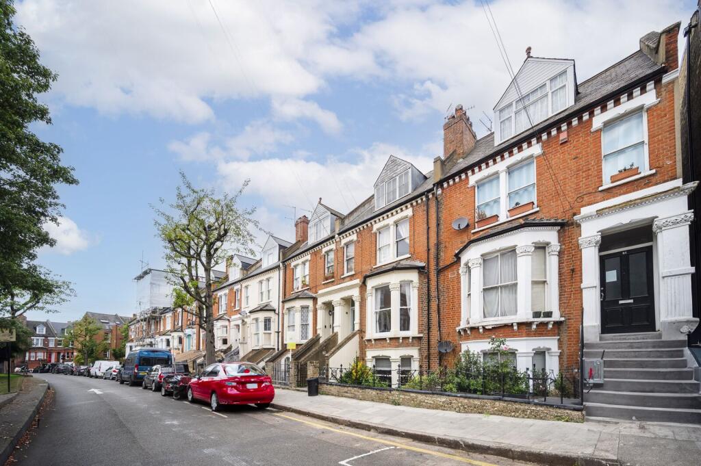 2 bed 1st Floor Flat for rent in Islington. From Foxtons - Islington