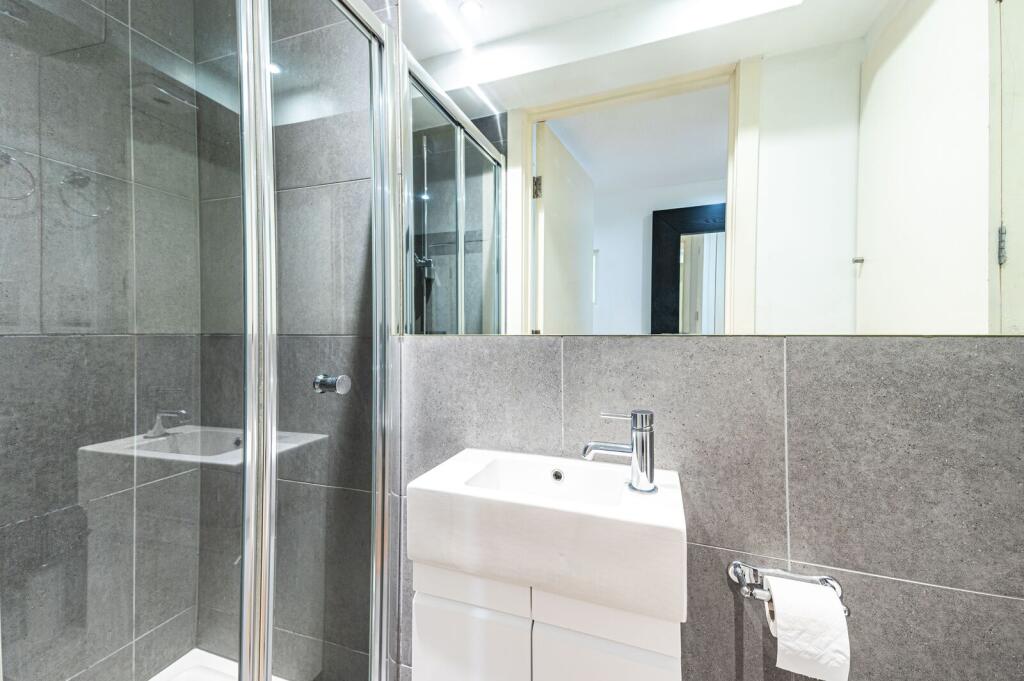 2 bed 1st Floor Flat for rent in Islington. From Foxtons - Islington
