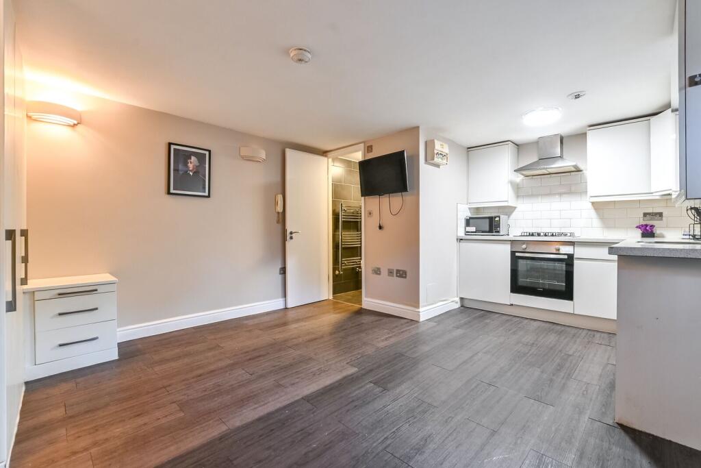 4 bed Studio for rent in Islington. From Foxtons - Islington