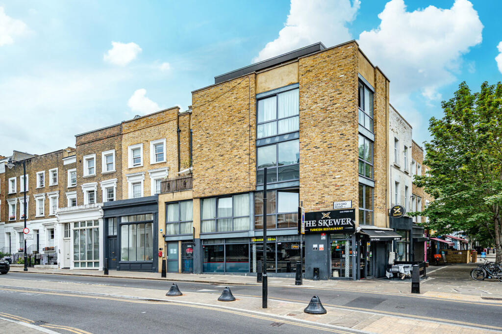 2 bed Penthouse for rent in London. From Foxtons - Islington