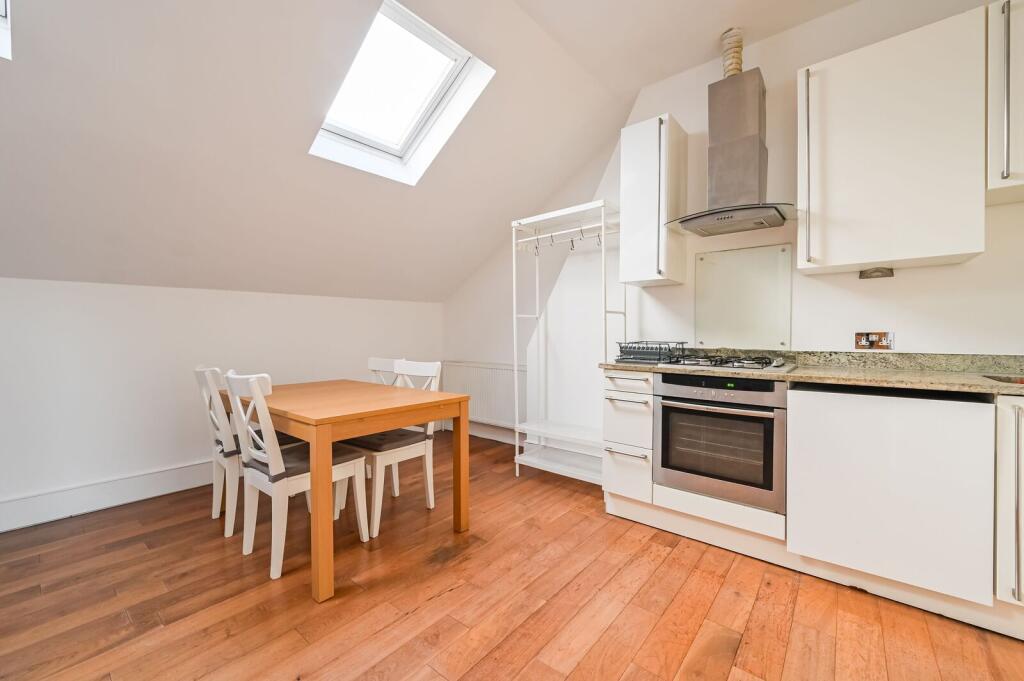 2 bed 1st Floor Flat for rent in London. From Foxtons - Islington
