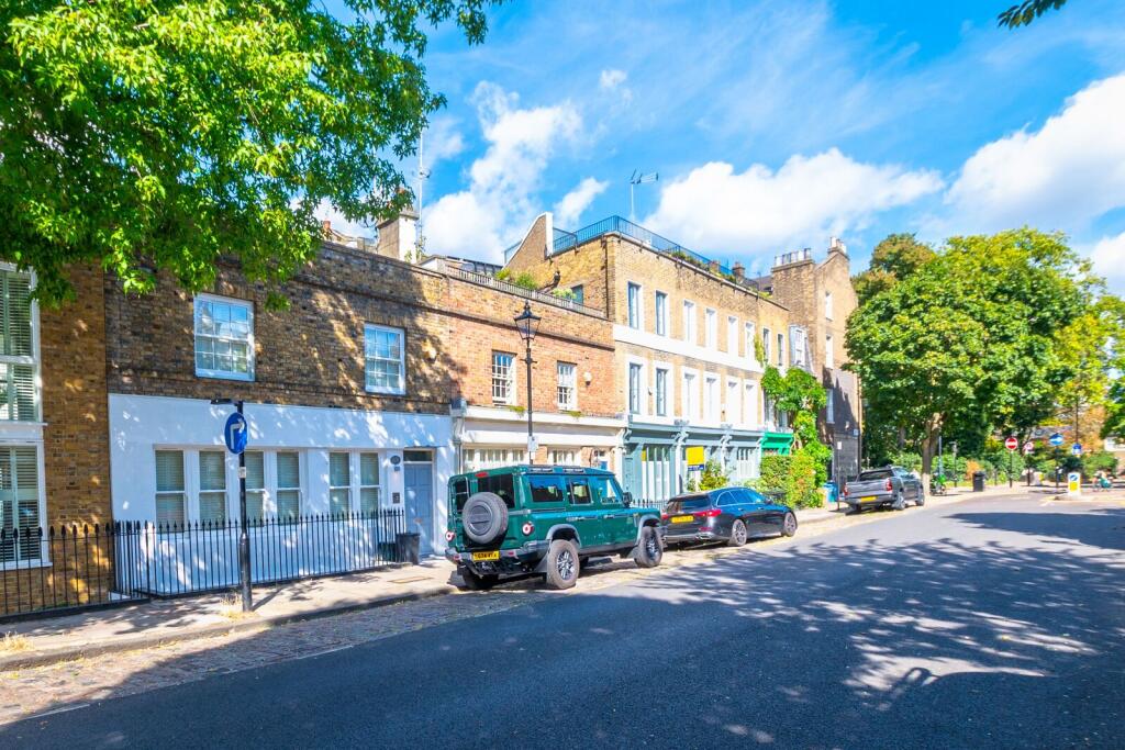 3 bed Detached for rent in London. From Foxtons - Islington