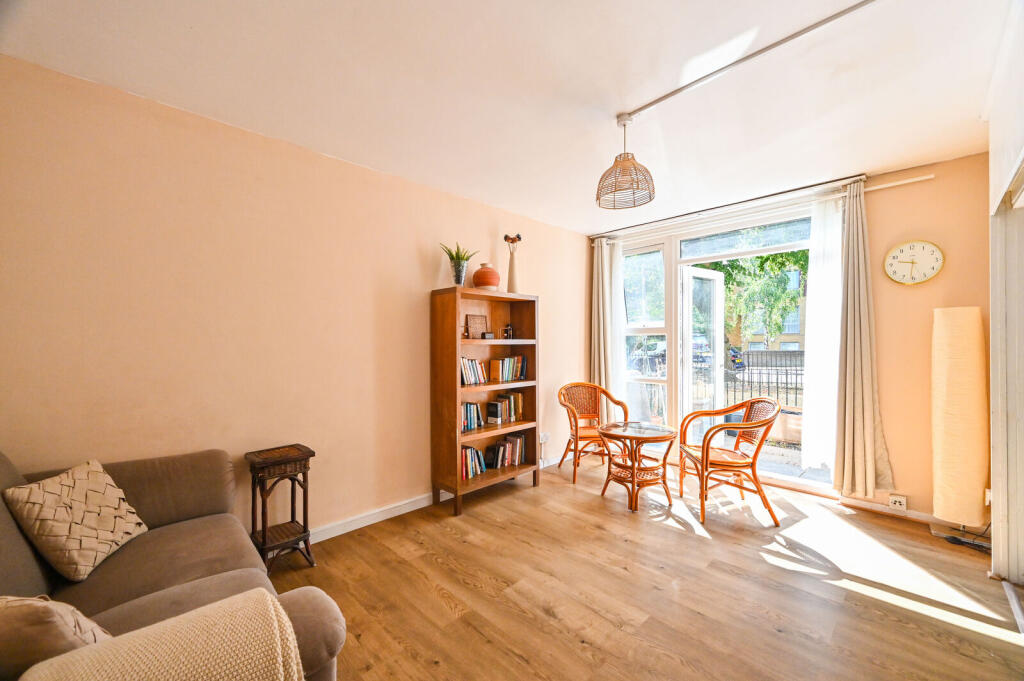 1 bed 1st Floor Flat for rent in London. From Foxtons - Islington