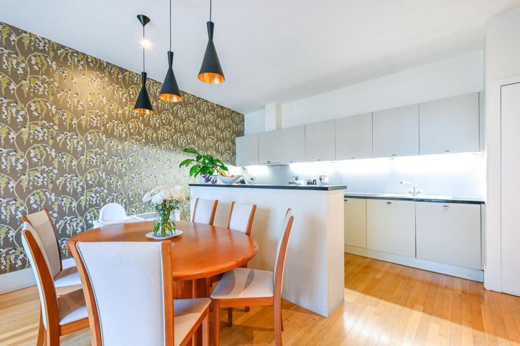 2 bed 1st Floor Flat for rent in London. From Foxtons - Islington