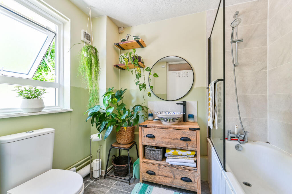 1 bed 1st Floor Flat for rent in London. From Foxtons - Islington
