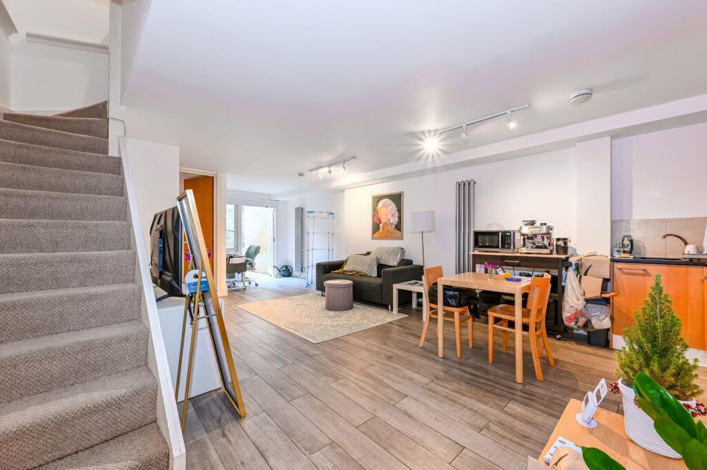 1 bed 1st Floor Flat for rent in London. From Foxtons - Islington 1 bed 1st Floor Flat for rent in London. From Foxtons - Islington