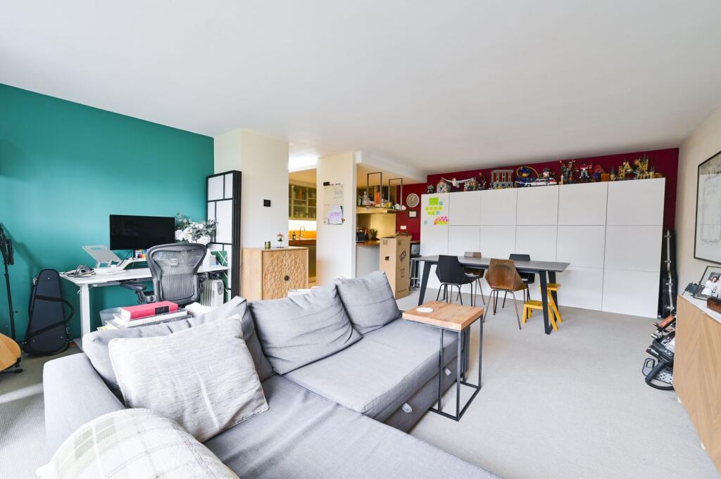 2 bed 1st Floor Flat for rent in London. From Foxtons - Islington
