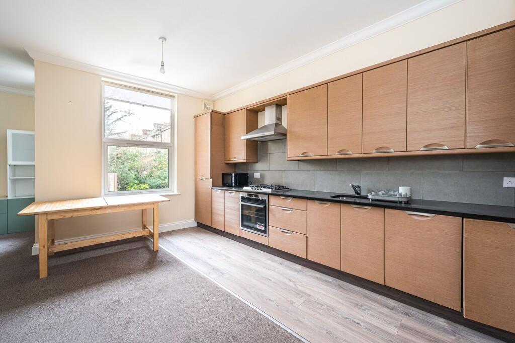 2 bed 1st Floor Flat for rent in Islington. From Foxtons - Islington