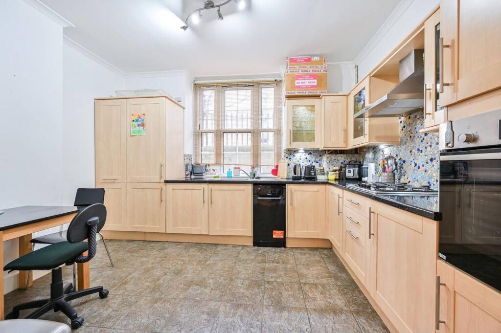 1 bed 1st Floor Flat for rent in London. From Foxtons - London Bridge