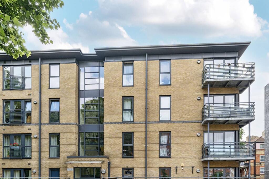 1 bed 1st Floor Flat for rent in London. From Foxtons - London Bridge
