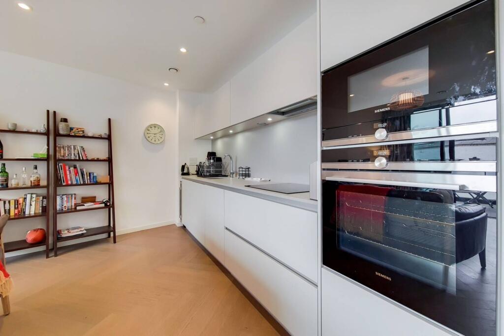 2 bed 1st Floor Flat for rent in London. From Foxtons - London Bridge