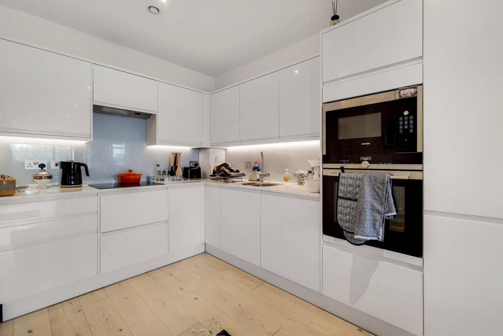 1 bed 1st Floor Flat for rent in London. From Foxtons - London Bridge