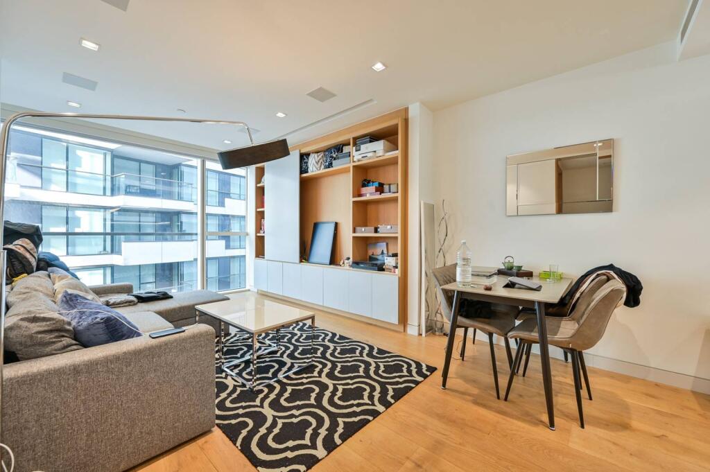 1 bed 1st Floor Flat for rent in London. From Foxtons - London Bridge