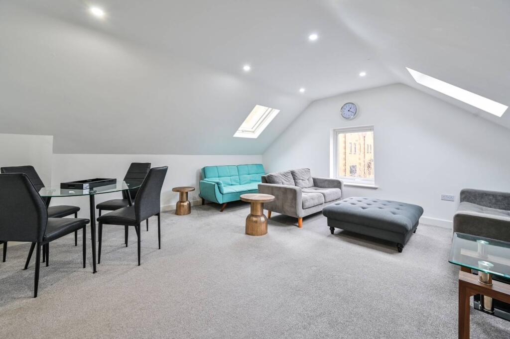 1 bed 1st Floor Flat for rent in London. From Foxtons - London Bridge