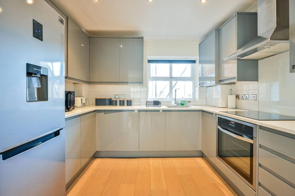 2 bed 1st Floor Flat for rent in London. From Foxtons - London Bridge