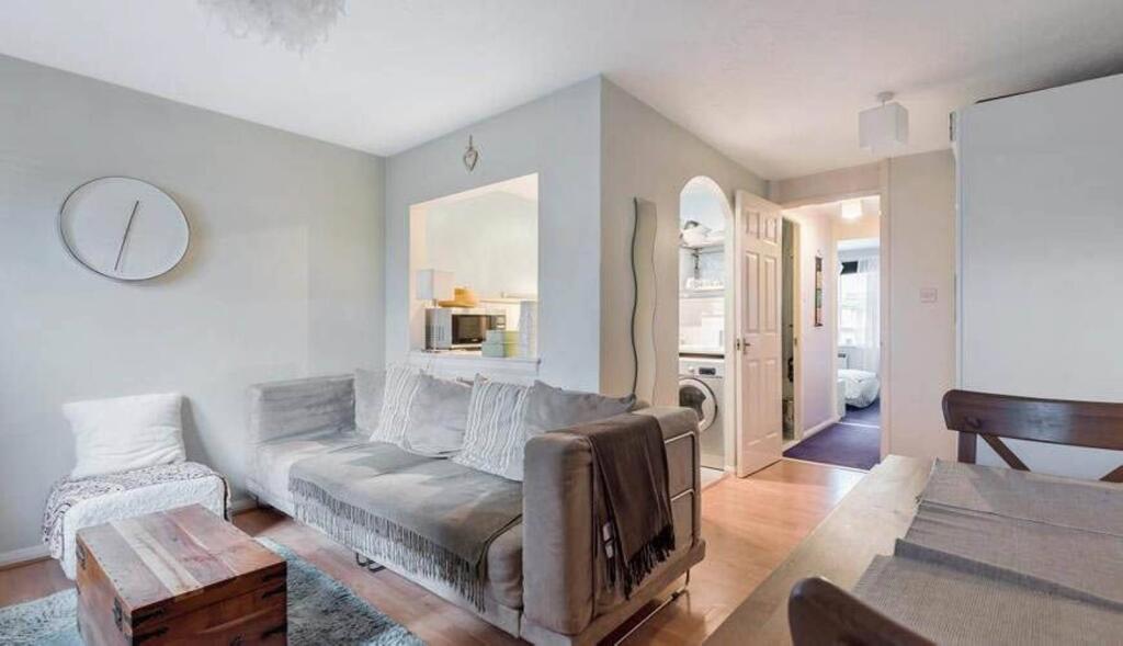 1 bed 1st Floor Flat for rent in London. From Foxtons - London Bridge