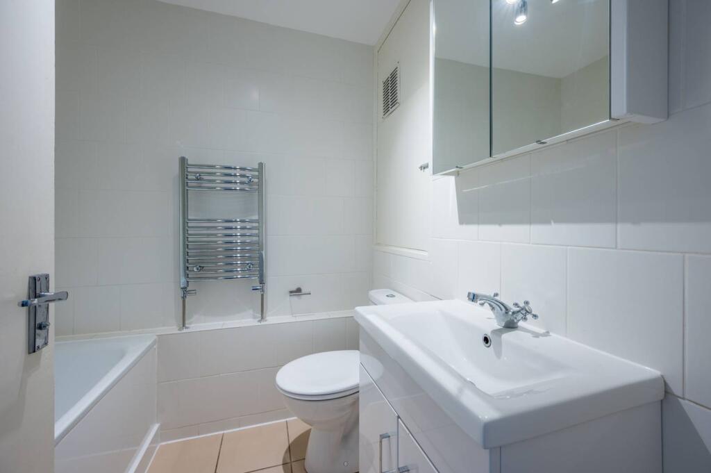 1 bed 1st Floor Flat for rent in London. From Foxtons - London Bridge