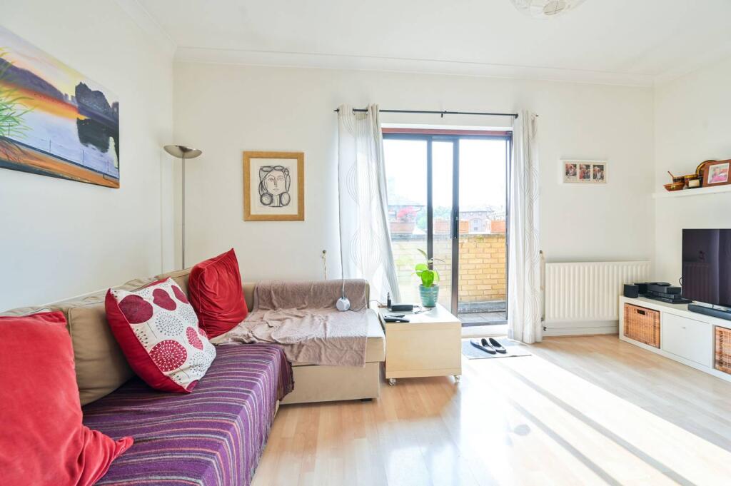 1 bed 1st Floor Flat for rent in London. From Foxtons - London Bridge
