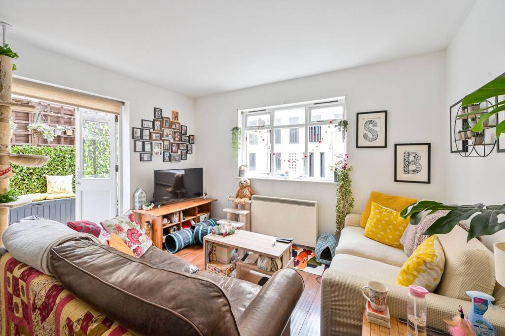 2 bed 1st Floor Flat for rent in London. From Foxtons - London Bridge