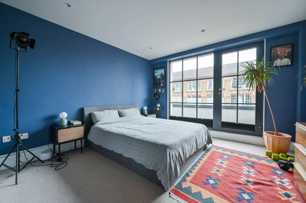 1 bed 1st Floor Flat for rent in London. From Foxtons - London Bridge